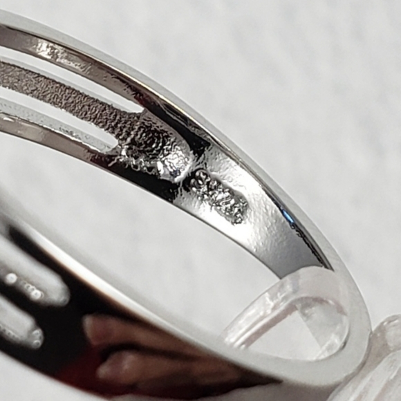 Sapphire And Bezel Set Spinel Ring - Picture 6 of 8